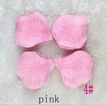Нежно-розовые искусственные лепестки
