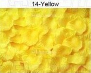 Желтые искусственные лепестки