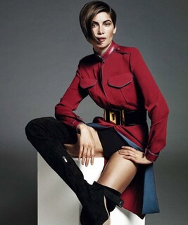 Французская модель и актриса Летиция Каста (Laetitia Casta) появилась в фотосессии для августовского Harper’s Bazaar Spain. Позировала она фотографу Alique
